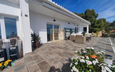 A beautiful, renovated villa with panoramic sea views.